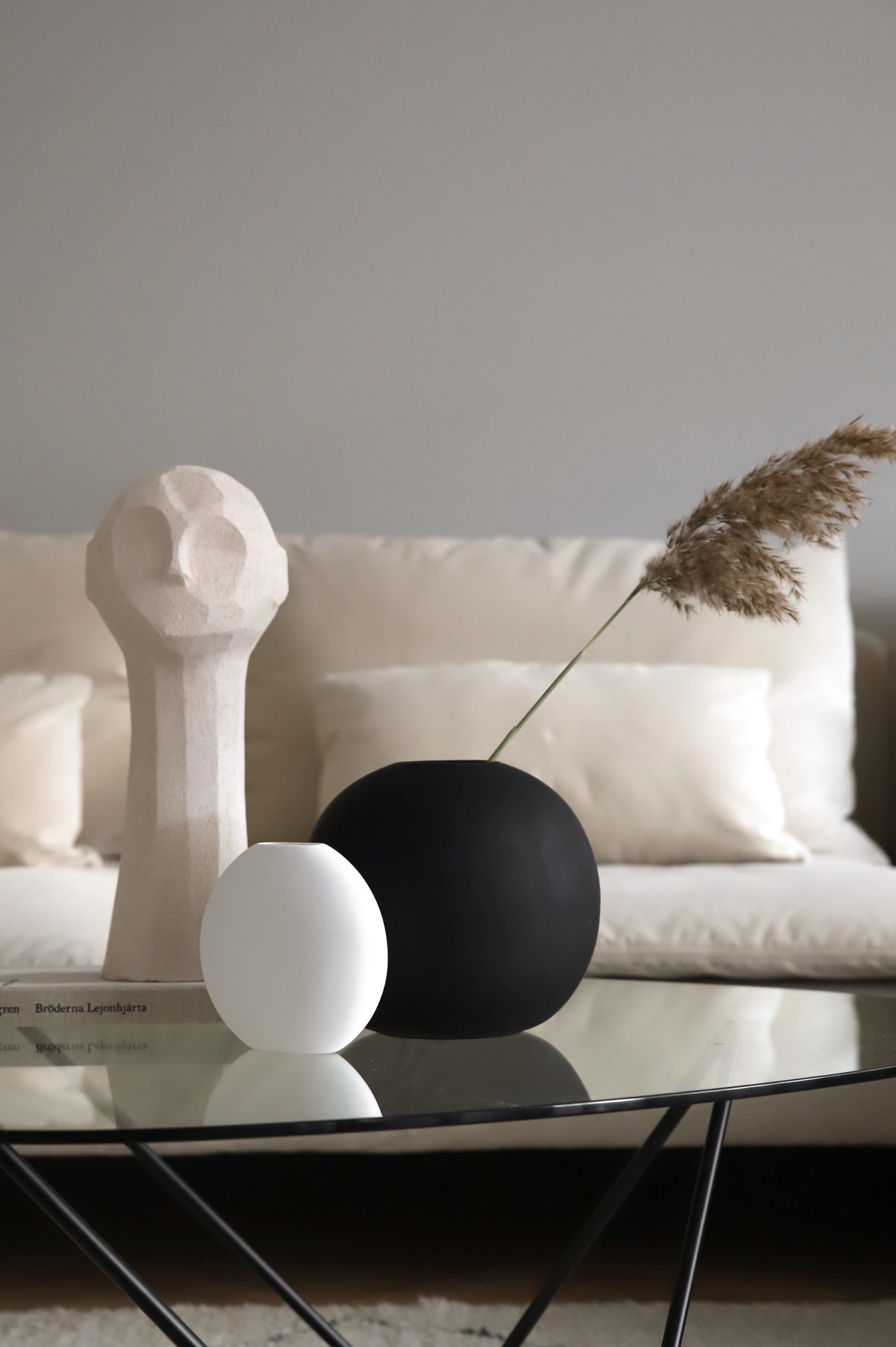 Ball Vase Black | Official Store |